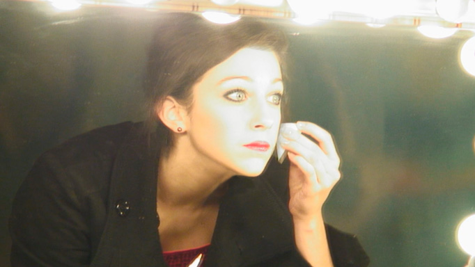 Séance de maquillage pour le tournage de la carte de vœux "Les étoiles du bureau" Séance de maquillage pour le tournage de la carte de vœux "Les étoiles du bureau"