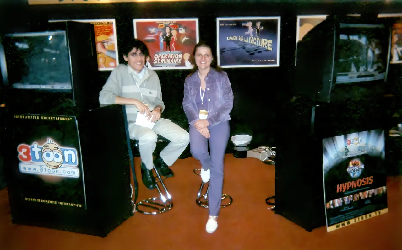 Les fondateurs du studio 3TOON dans leur stand au Salon Narrowcast