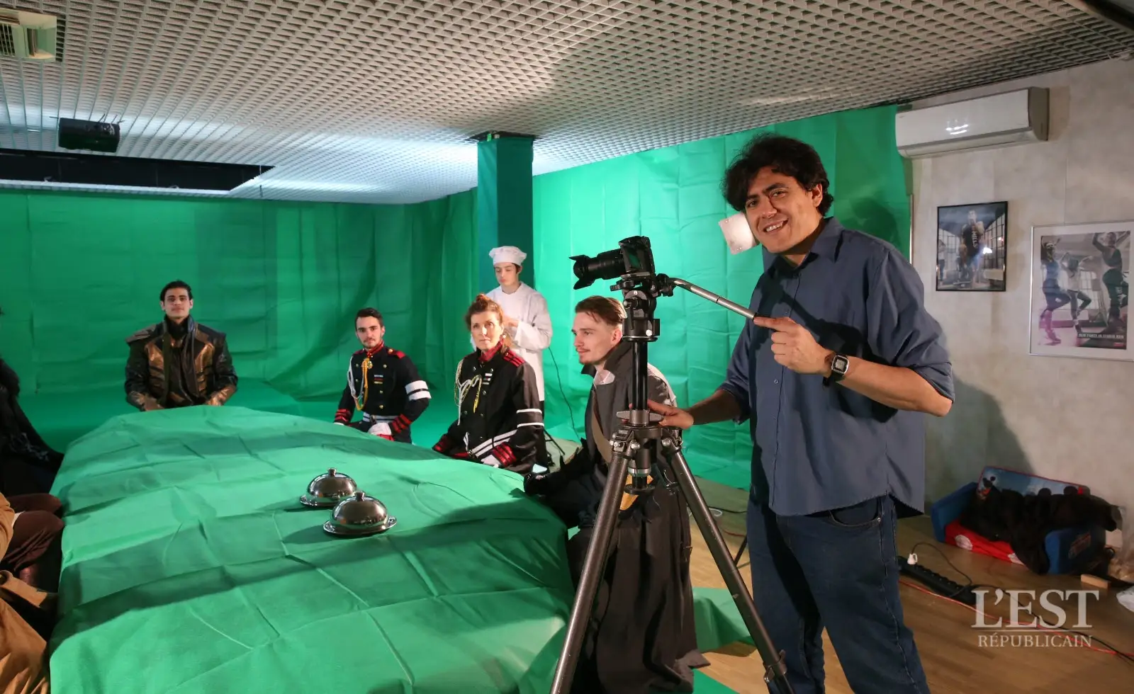 L'équipe du film et Ali Bali à la caméra